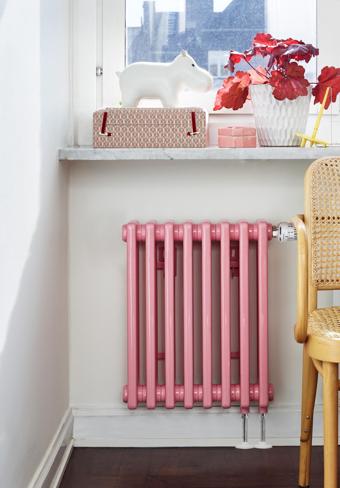 En Delta-radiator i pastelrosa, RAL 3015 Light pink, vil være en flot detalje i indretningen. 