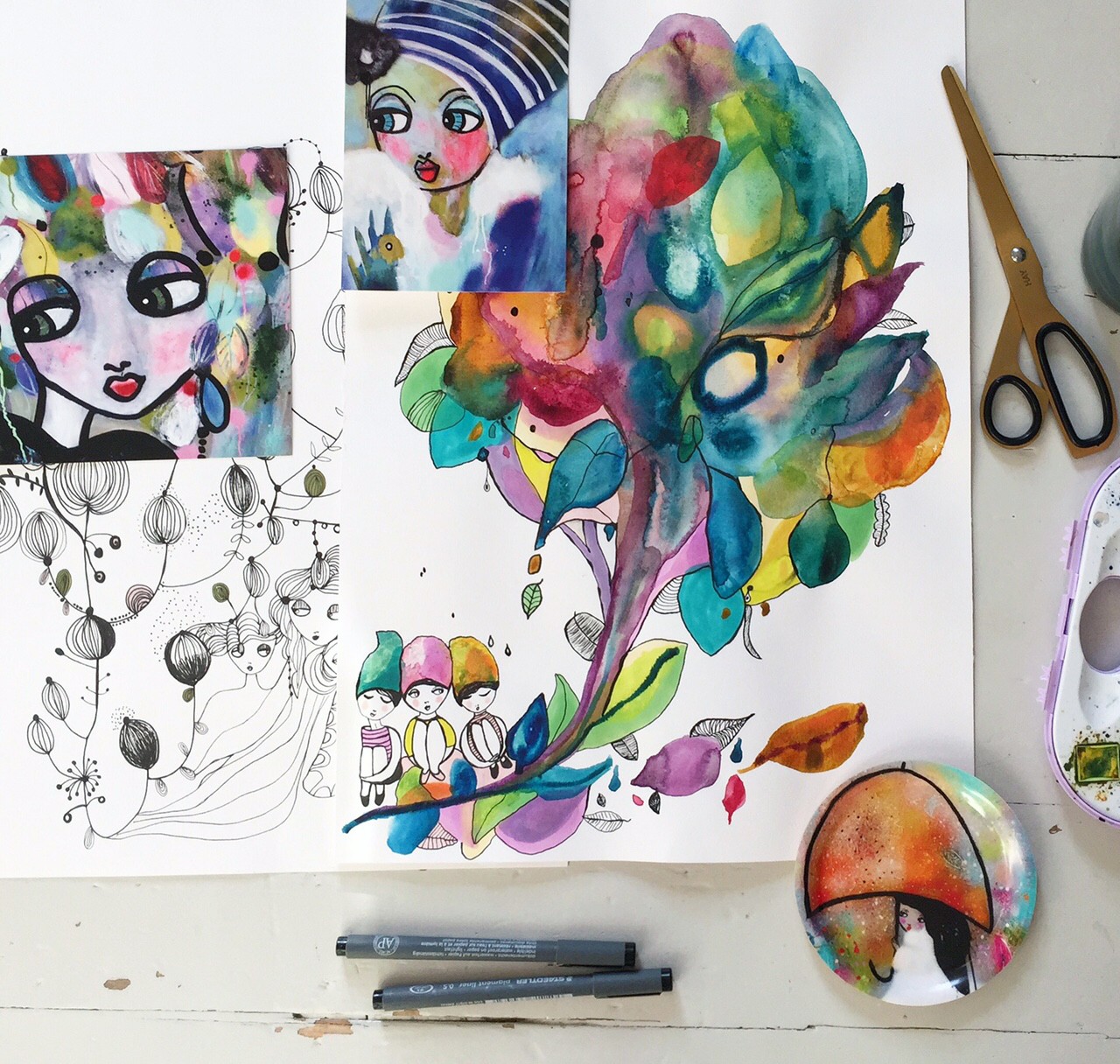 Karolina skaber akrylmalerier, mønsterdesign og illustrationer ti ett smukt hjem